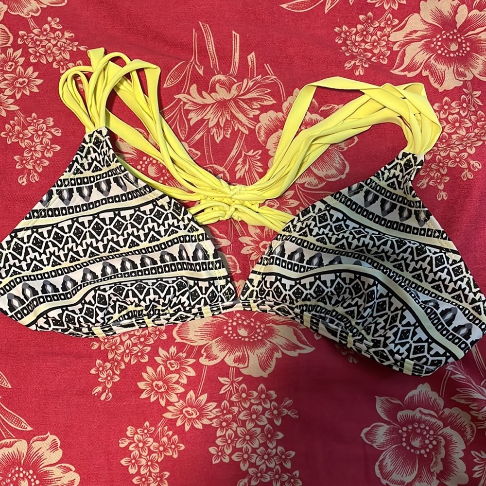Patterned Bikini - Picture 2 of 5